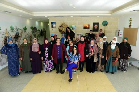 بسمة طبعون ترسم البسمة للمرأة في يومها